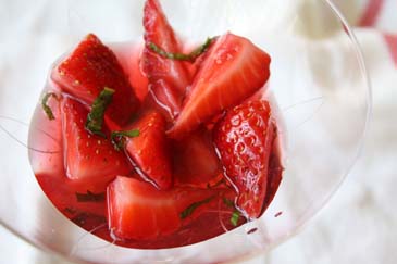 wine-strawberries01